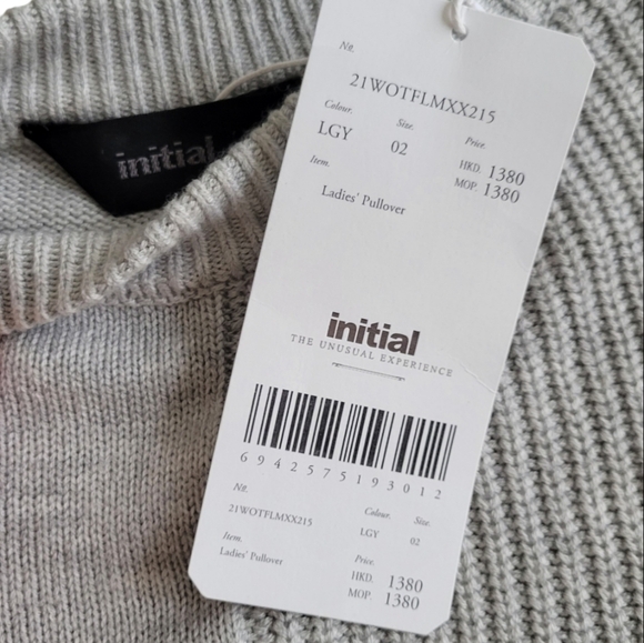 initial NWT Pullover Cropped, Light Grey - Picture 10 of 10
